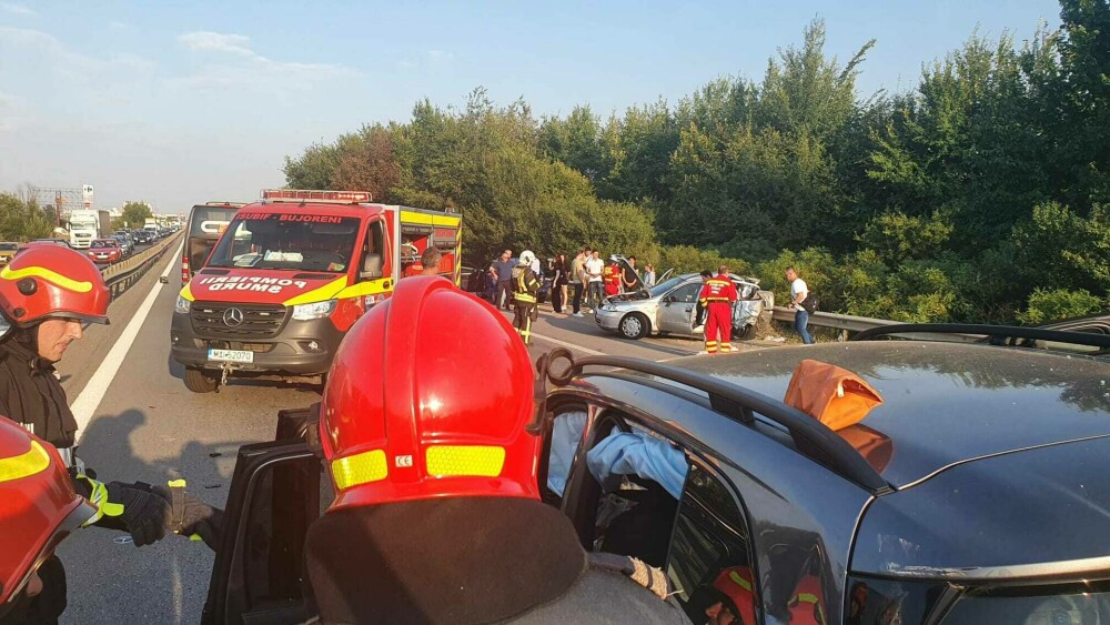 Carambol pe A1 cu cinci mașini: Șapte persoane au fost rănite. O victimă a fost preluată cu elicopterul SMURD | FOTO - Imaginea 10