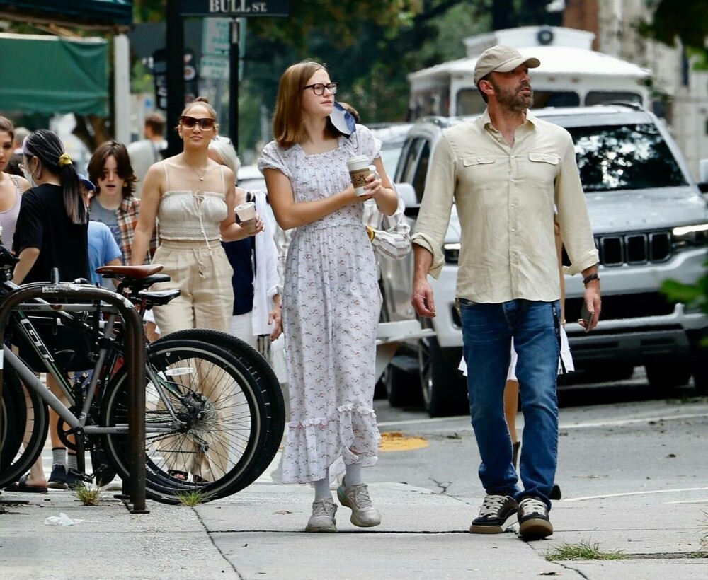 Cum au fost surprinși Jennifer Lopez și Ben Affleck înainte de petrecerea de nuntă de 8 milioane $. GALERIE FOTO - Imaginea 17