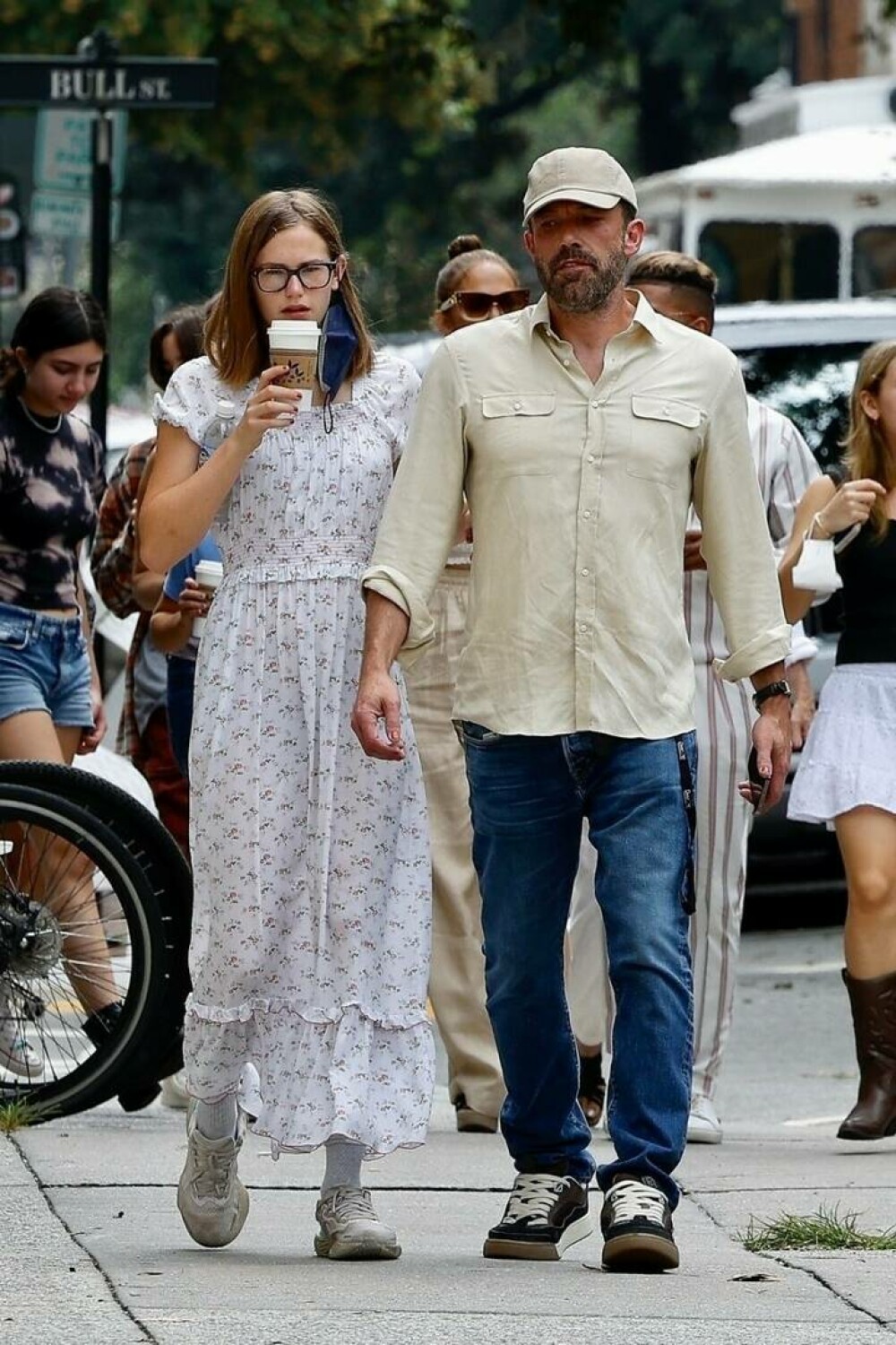 Cum au fost surprinși Jennifer Lopez și Ben Affleck înainte de petrecerea de nuntă de 8 milioane $. GALERIE FOTO - Imaginea 18