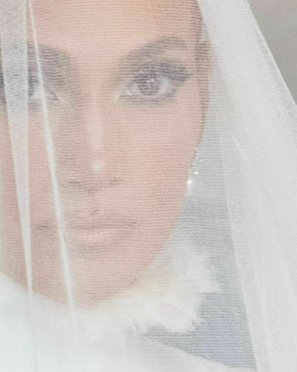 Jennifer Lopez a publicat fotografii cu rochiile de mireasă de la nunta cu Ben Affleck | GALERIE FOTO - Imaginea 8