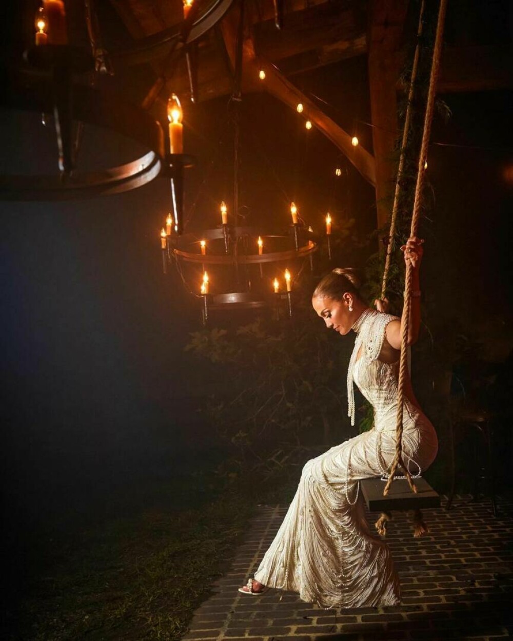 Jennifer Lopez a publicat fotografii cu rochiile de mireasă de la nunta cu Ben Affleck | GALERIE FOTO - Imaginea 7