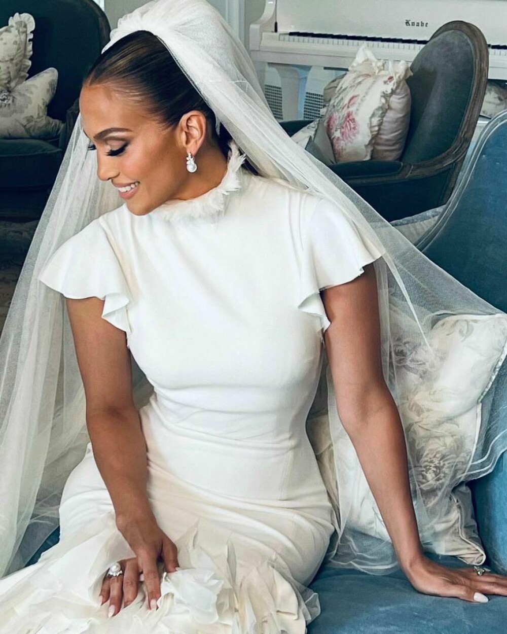 Jennifer Lopez a publicat fotografii cu rochiile de mireasă de la nunta cu Ben Affleck | GALERIE FOTO - Imaginea 6