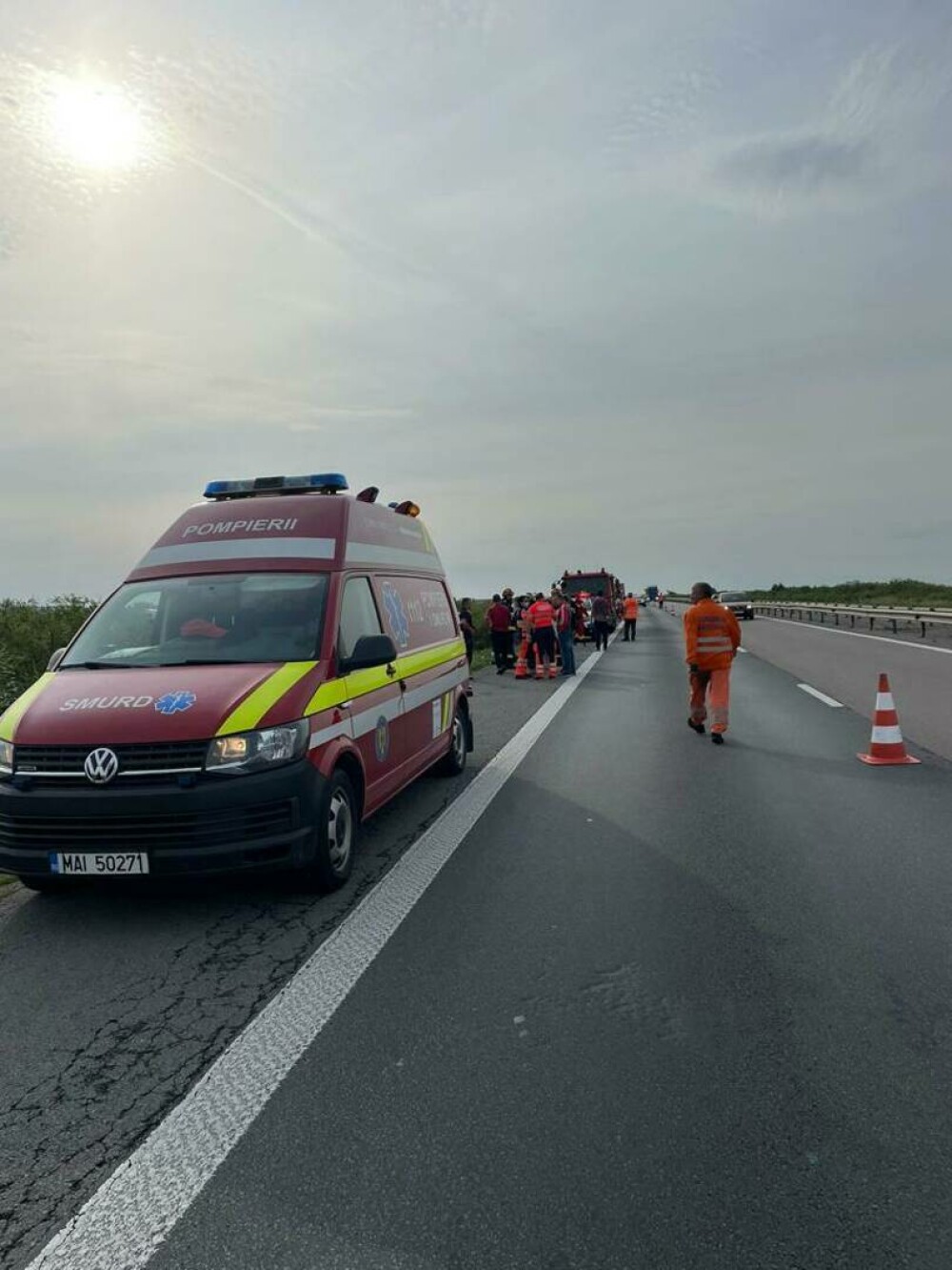 Accident pe A1. Un autocar din Turcia s-a răsturnat, două persoane sunt rănite | VIDEO - Imaginea 3
