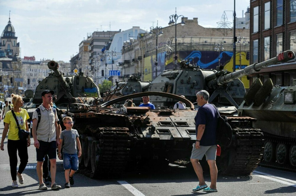 Ziua Independenței Ucrainei, marcată la Kiev printr-o expoziție cu echipament militar rusesc distrus | GALERIE FOTO - Imaginea 15