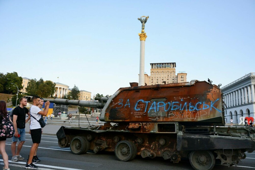 Ziua Independenței Ucrainei, marcată la Kiev printr-o expoziție cu echipament militar rusesc distrus | GALERIE FOTO - Imaginea 2