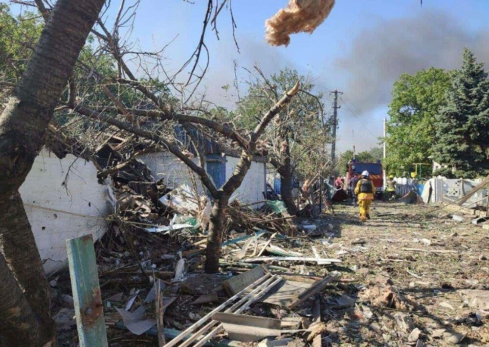 Zelenski: Cel puţin 22 de morți şi zeci de răniți în urma unui atac rusesc asupra unei gări din estul Ucrainei - Imaginea 2