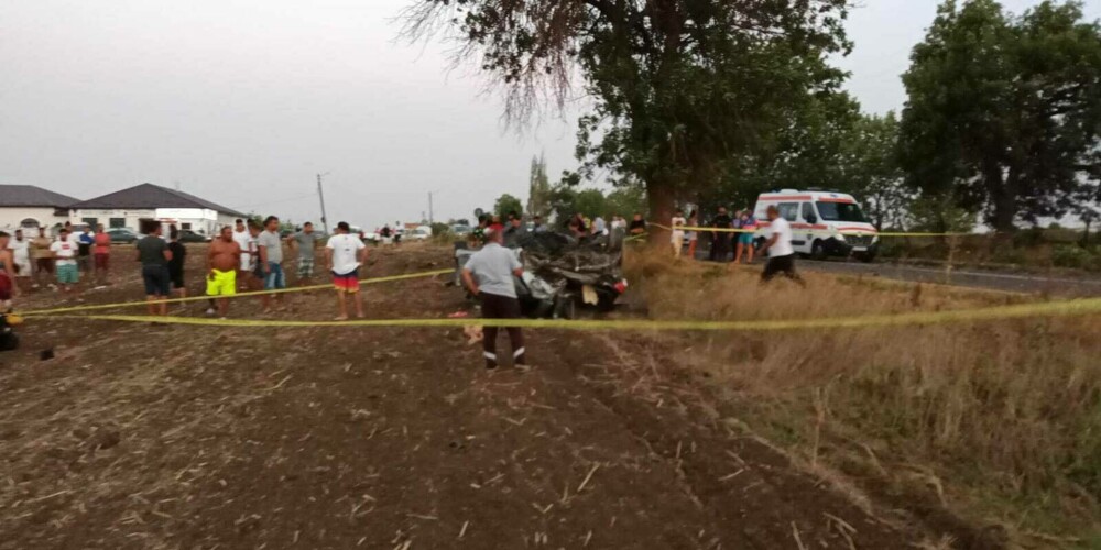 Două fetițe și părinții lor au murit într-un grav accident în Frumușani. S-au izbit frontal de o mașină cu volan pe dreapta - Imaginea 13