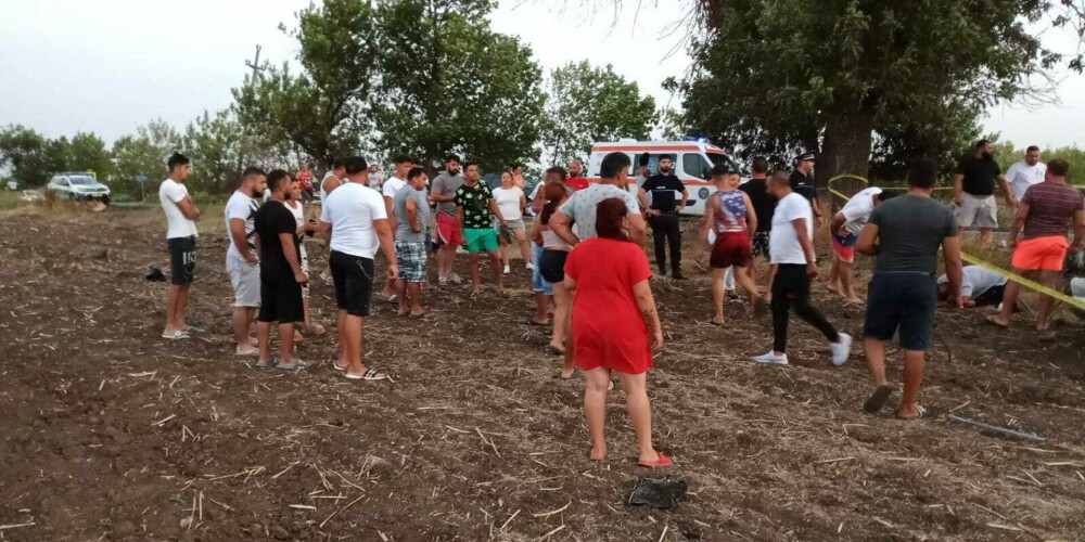Două fetițe și părinții lor au murit într-un grav accident în Frumușani. S-au izbit frontal de o mașină cu volan pe dreapta - Imaginea 12