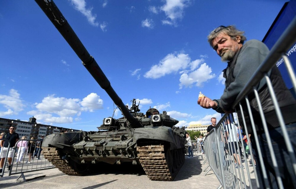 Rusia îl laudă ca fiind cel mai bun tanc din lume, dar se chinuie cu blindatul poreclit ”Vladimir” în Ucraina | GALERIE FOTO - Imaginea 1