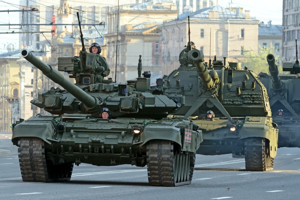 Rusia îl laudă ca fiind cel mai bun tanc din lume, dar se chinuie cu blindatul poreclit ”Vladimir” în Ucraina | GALERIE FOTO - Imaginea 7