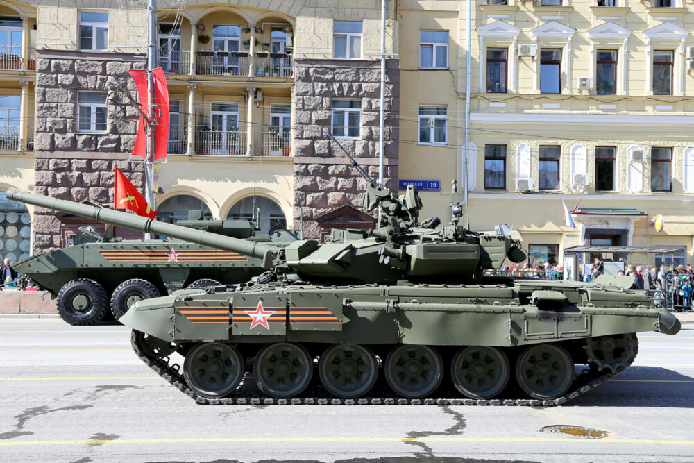 Rusia îl laudă ca fiind cel mai bun tanc din lume, dar se chinuie cu blindatul poreclit ”Vladimir” în Ucraina | GALERIE FOTO - Imaginea 15