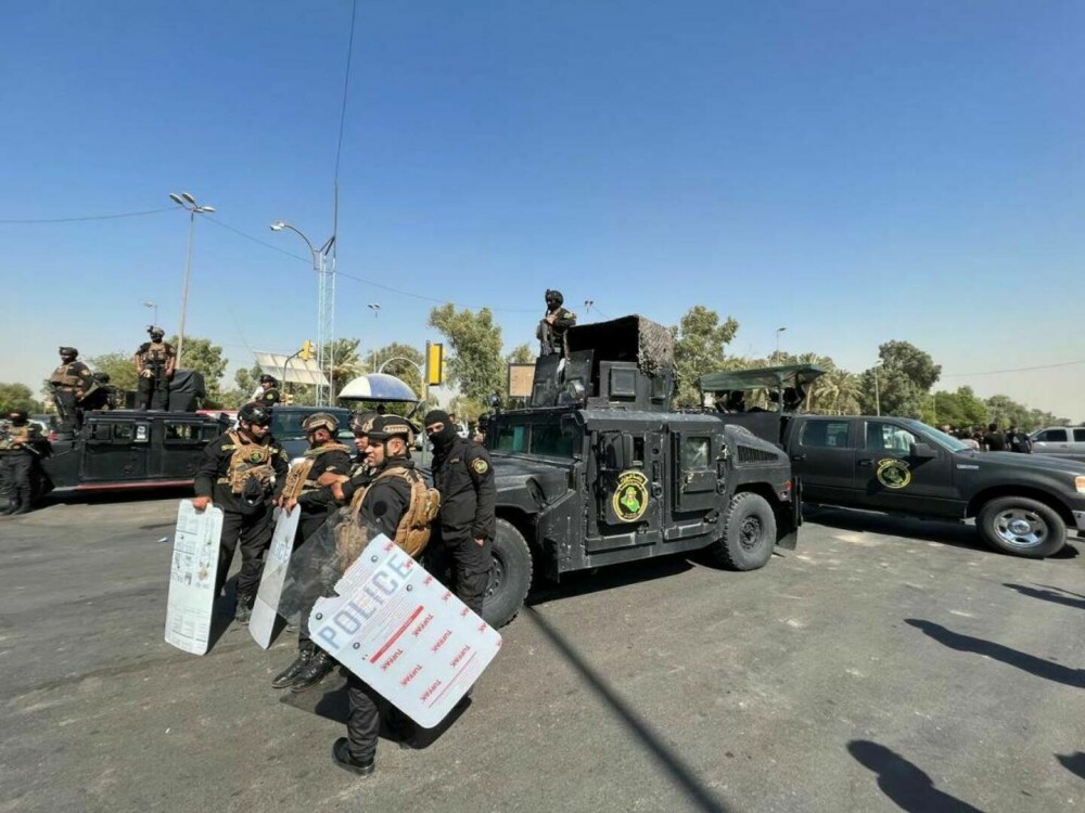 Irak: Clădirile guvernamentale din Bagdad, ocupate de protestatari. Se trage cu muniție de război | GALERIE FOTO și VIDEO - Imaginea 6