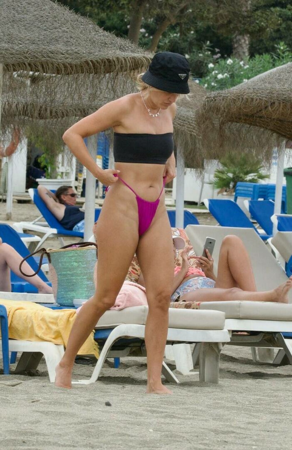 Ashley Roberts, fosta membră „The Pussycat Dolls”, și-a arătat fizicul tonifiat pe o plajă din Marbella | GALERIE FOTO - Imaginea 11
