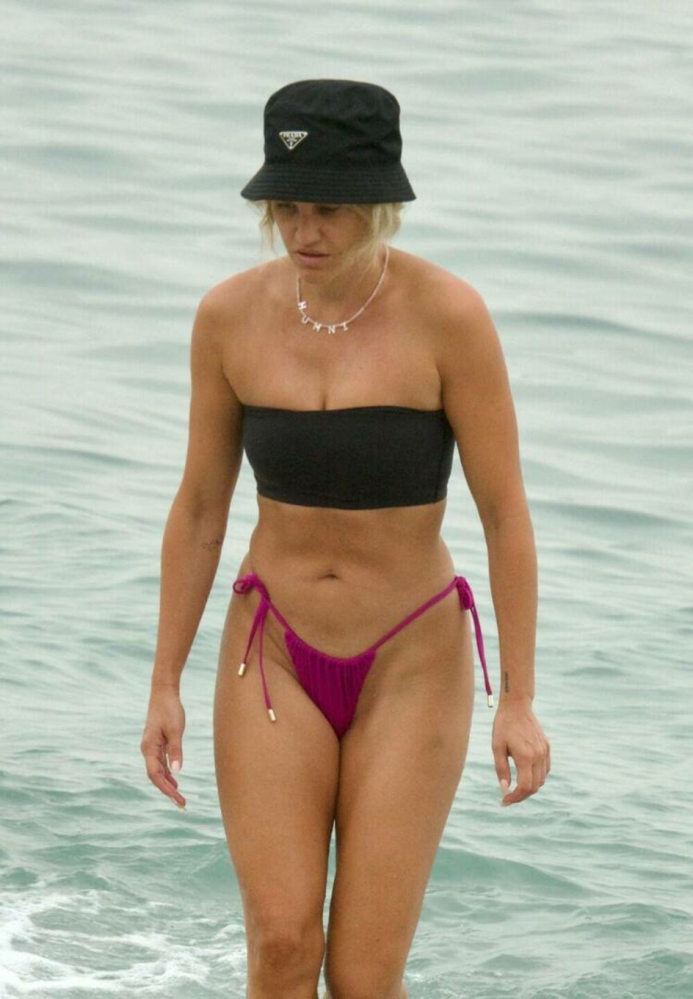 Ashley Roberts, fosta membră „The Pussycat Dolls”, și-a arătat fizicul tonifiat pe o plajă din Marbella | GALERIE FOTO - Imaginea 5