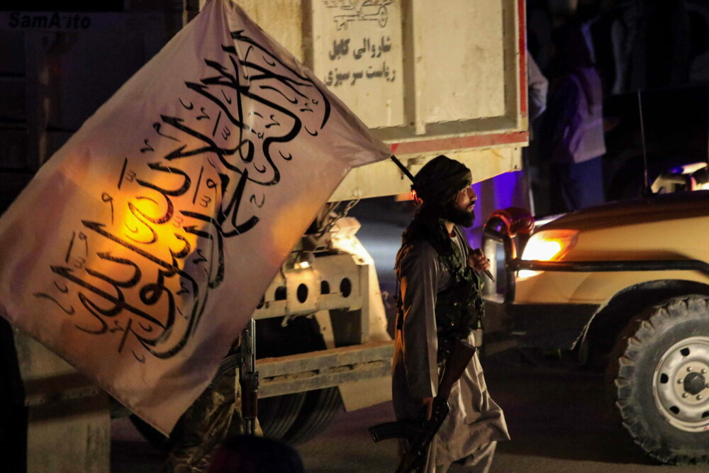 Talibanii sărbătoresc cu focuri de artificii un an de la retragerea trupelor SUA. GALERIE FOTO - Imaginea 2