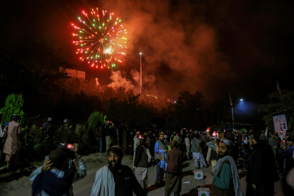 Talibanii sărbătoresc cu focuri de artificii un an de la retragerea trupelor SUA. GALERIE FOTO - Imaginea 7