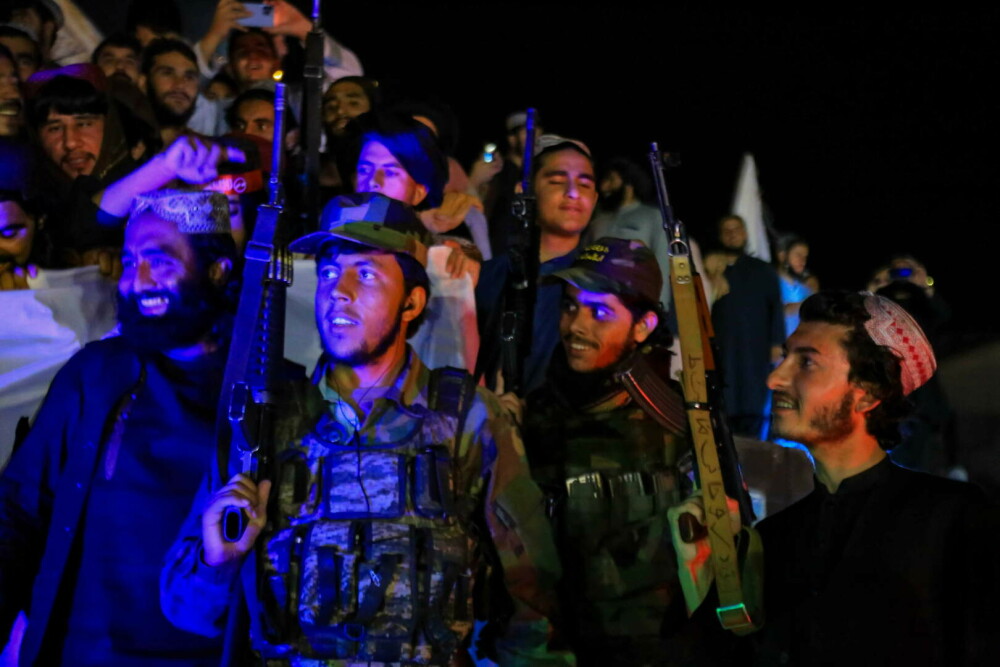 Talibanii sărbătoresc cu focuri de artificii un an de la retragerea trupelor SUA. GALERIE FOTO - Imaginea 8