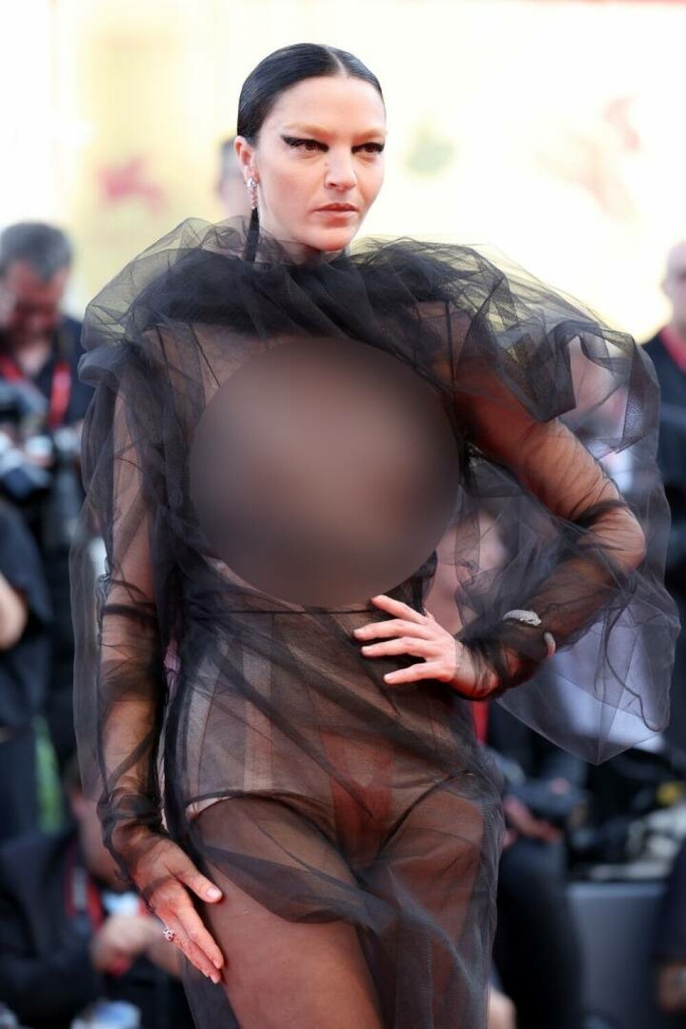 Actrița care a apărut cu sânii la vedere pe covorul roșu la Festivalul de Film de la Veneția. GALERIE FOTO - Imaginea 1