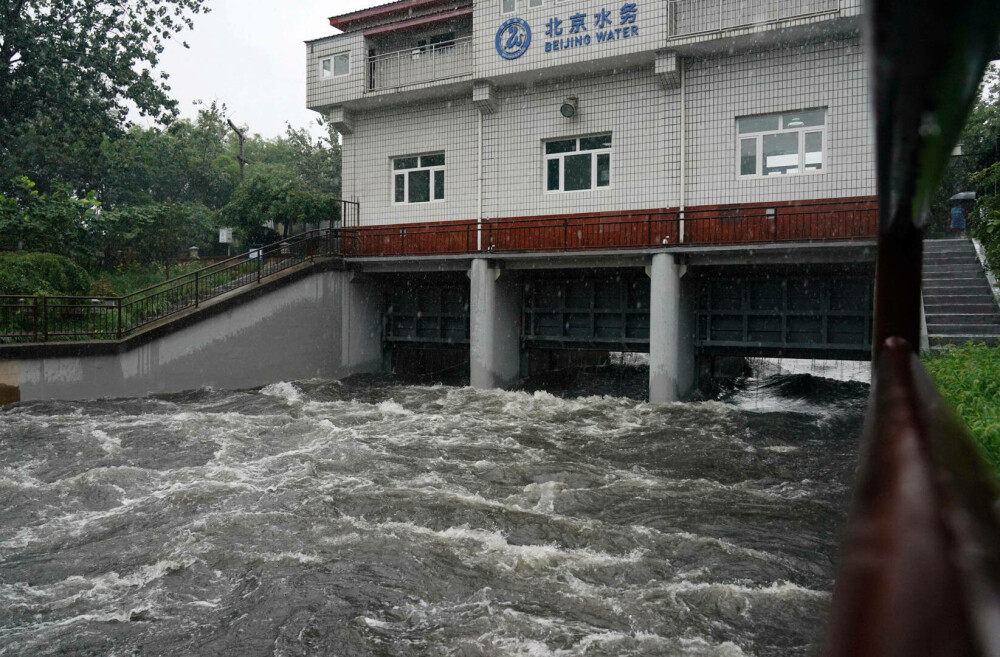 Ploile și inundațiile au semănat dezastru în Beijing și orașele din apropiere. cel puţin 11 morţi şi 27, dispăruţi | FOTO - Imaginea 6