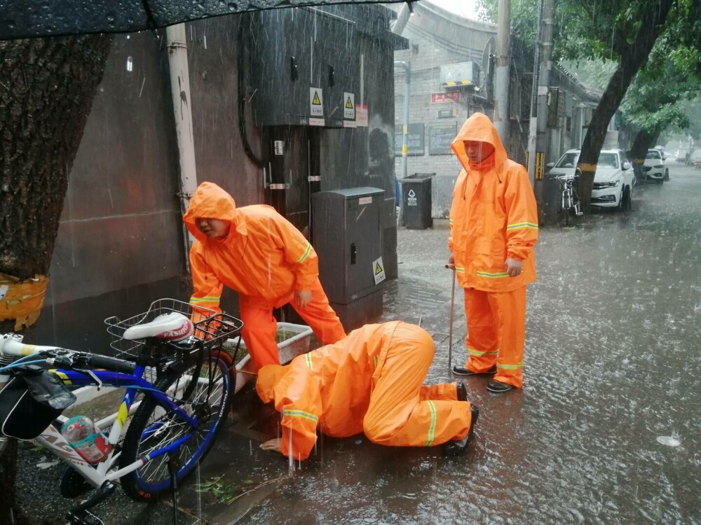 Ploile și inundațiile au semănat dezastru în Beijing și orașele din apropiere. cel puţin 11 morţi şi 27, dispăruţi | FOTO - Imaginea 9