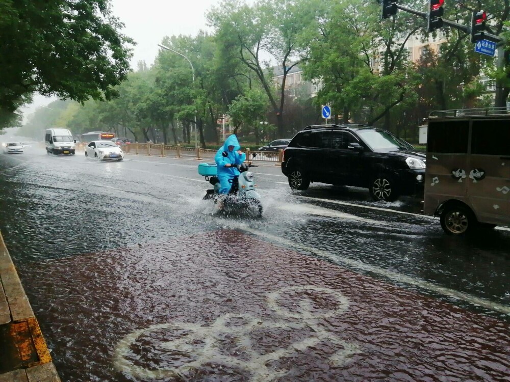Ploile și inundațiile au semănat dezastru în Beijing și orașele din apropiere. cel puţin 11 morţi şi 27, dispăruţi | FOTO - Imaginea 11