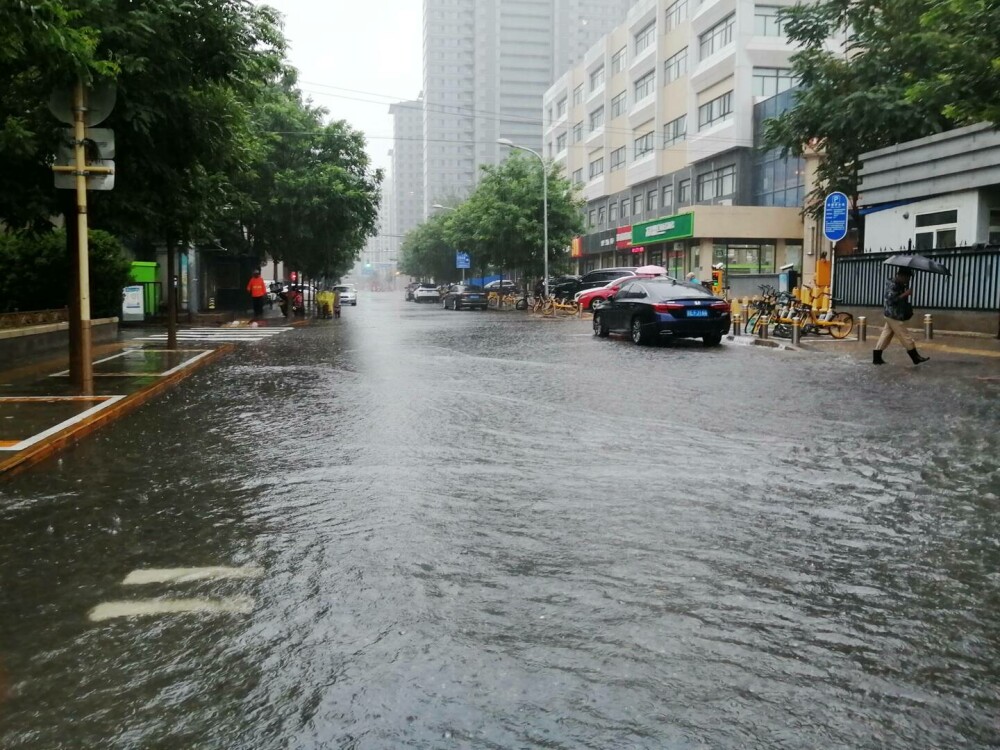 Ploile și inundațiile au semănat dezastru în Beijing și orașele din apropiere. cel puţin 11 morţi şi 27, dispăruţi | FOTO - Imaginea 12