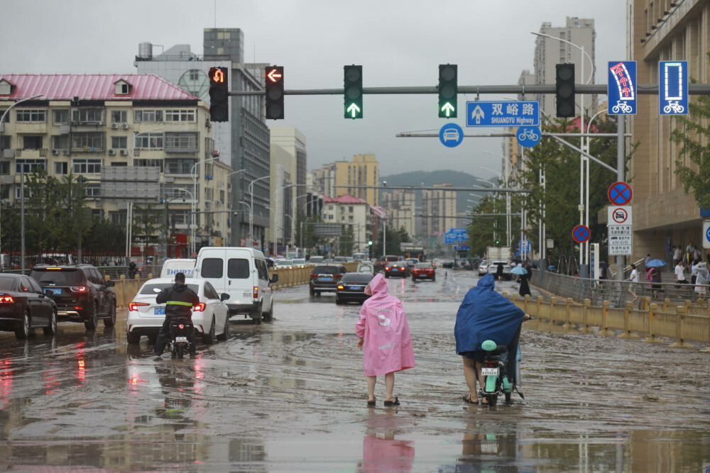 Ploile și inundațiile au semănat dezastru în Beijing și orașele din apropiere. cel puţin 11 morţi şi 27, dispăruţi | FOTO - Imaginea 22