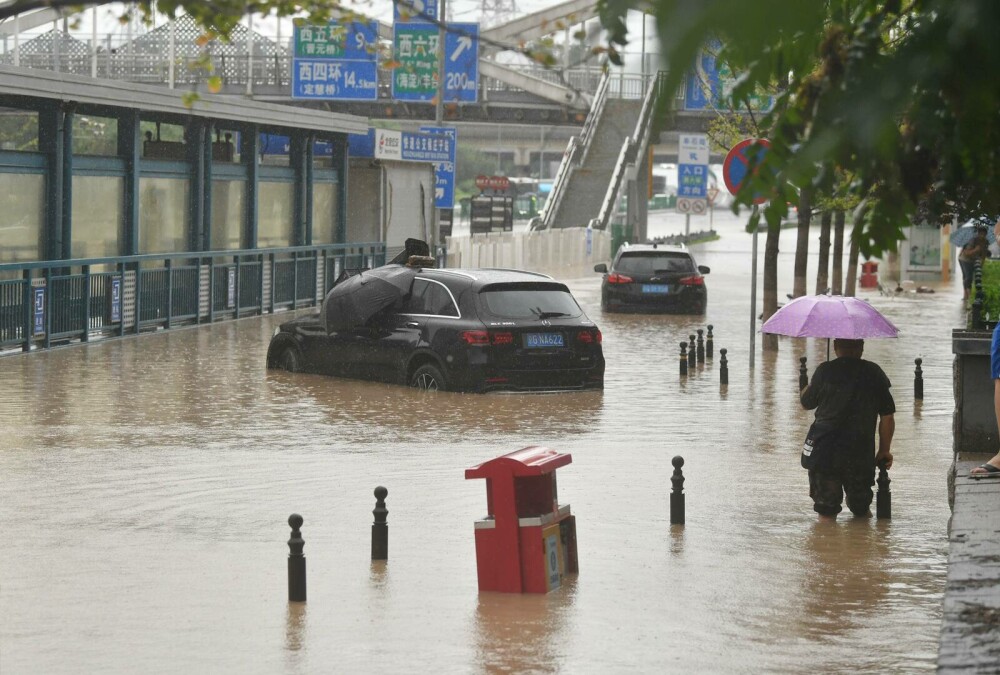 Ploile și inundațiile au semănat dezastru în Beijing și orașele din apropiere. cel puţin 11 morţi şi 27, dispăruţi | FOTO - Imaginea 28