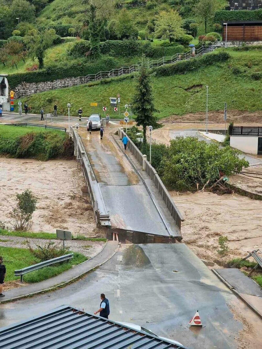Slovenia, lovită de inundaţii de proporţii „biblice”. Apa a atins 2 metri în unele locuri. VIDEO - Imaginea 3