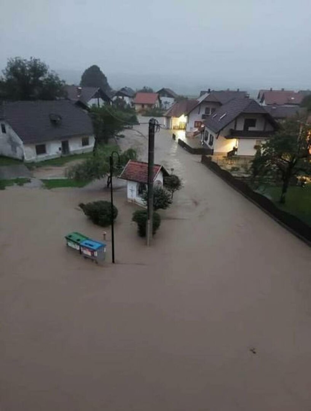 Slovenia, lovită de inundaţii de proporţii „biblice”. Apa a atins 2 metri în unele locuri. VIDEO - Imaginea 6