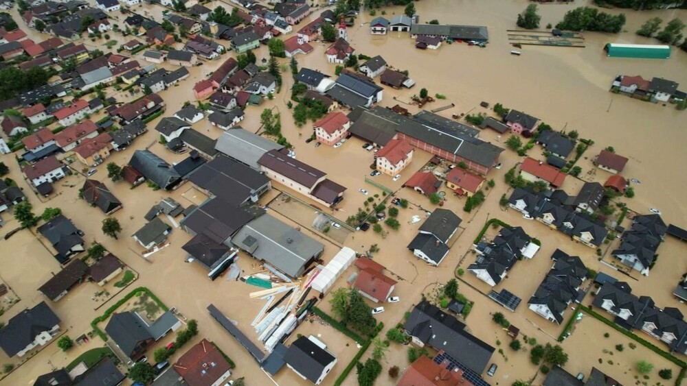 Slovenia, lovită de inundaţii de proporţii „biblice”. Apa a atins 2 metri în unele locuri. VIDEO - Imaginea 10