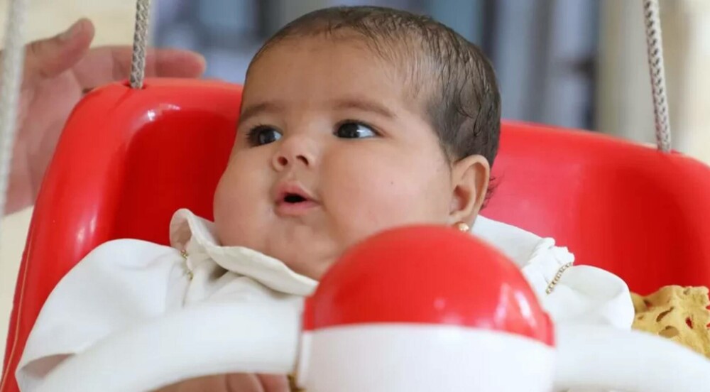 Cum arată Afraa, bebelușul născut prin dărâmături, la șase luni de la cutremurul din Siria. Este crescută de mătușa ei - Imaginea 1