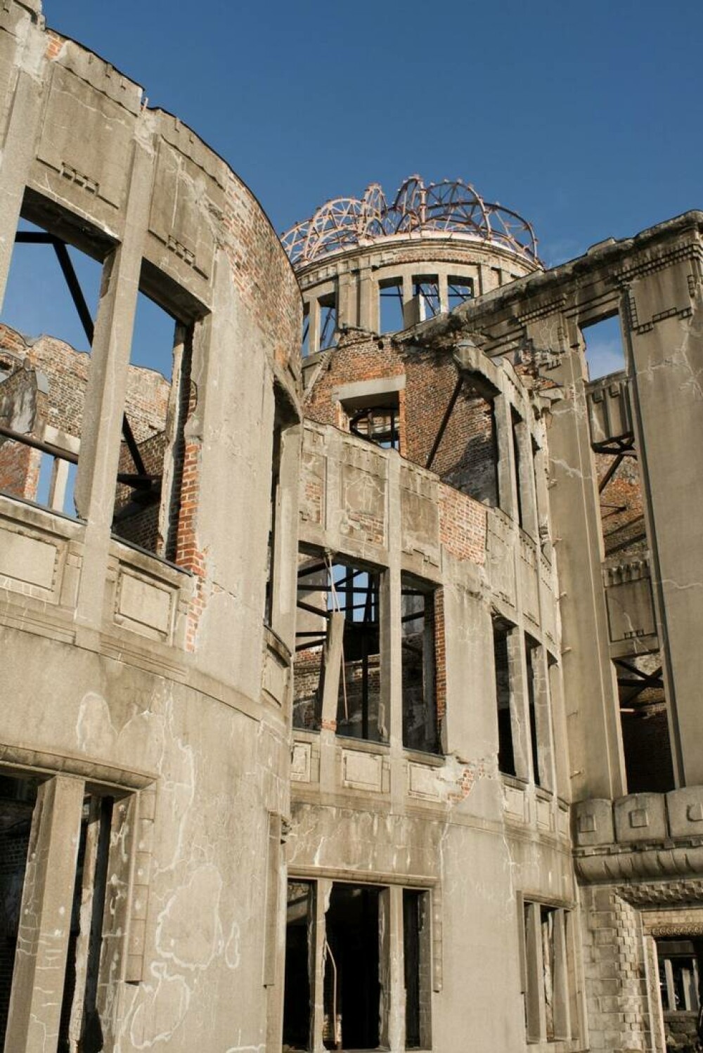 78 de ani de la bombardamentele atomice de la Hiroshima. Primarul îndeamnă eliminarea completă a armelor nucleare. FOTO - Imaginea 2