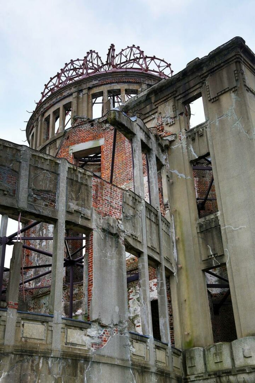 78 de ani de la bombardamentele atomice de la Hiroshima. Primarul îndeamnă eliminarea completă a armelor nucleare. FOTO - Imaginea 6