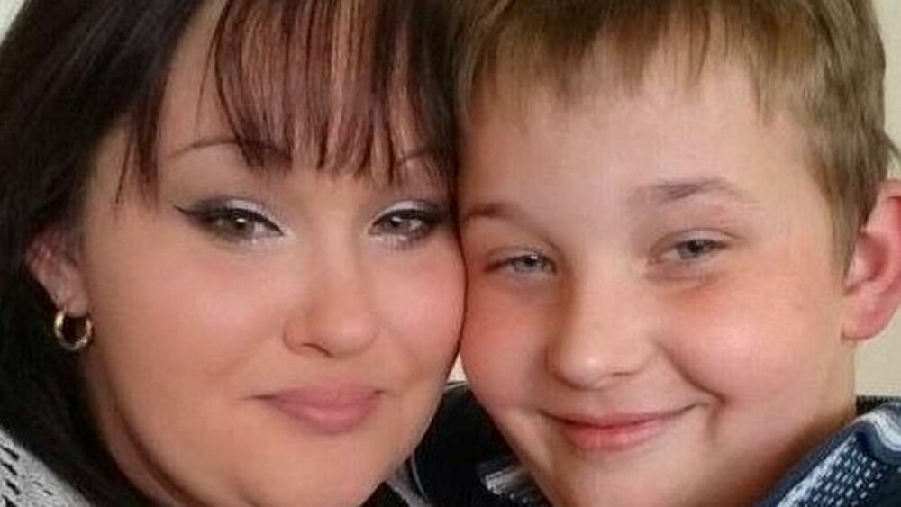 Un băiat de 15 ani a murit înjunghiat de fostul iubit al mamei sale, în timp ce încerca să o salveze din mâinile lui - Imaginea 1