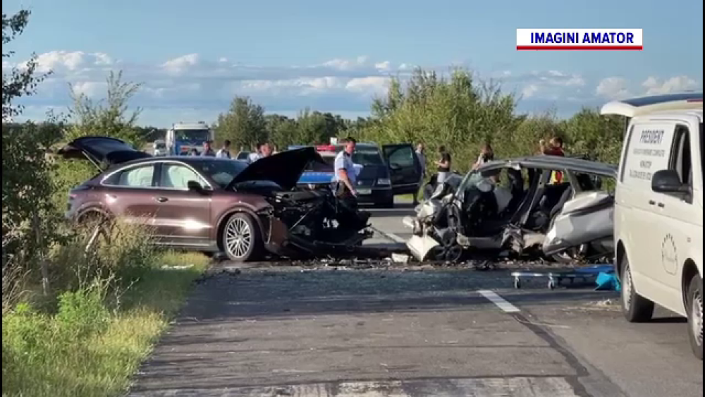 Un bărbat a murit, iar o femeie este în stare gravă, după ce mașinile pe care le conduceau s-au izbit violent, în Dolj. FOTO - Imaginea 1