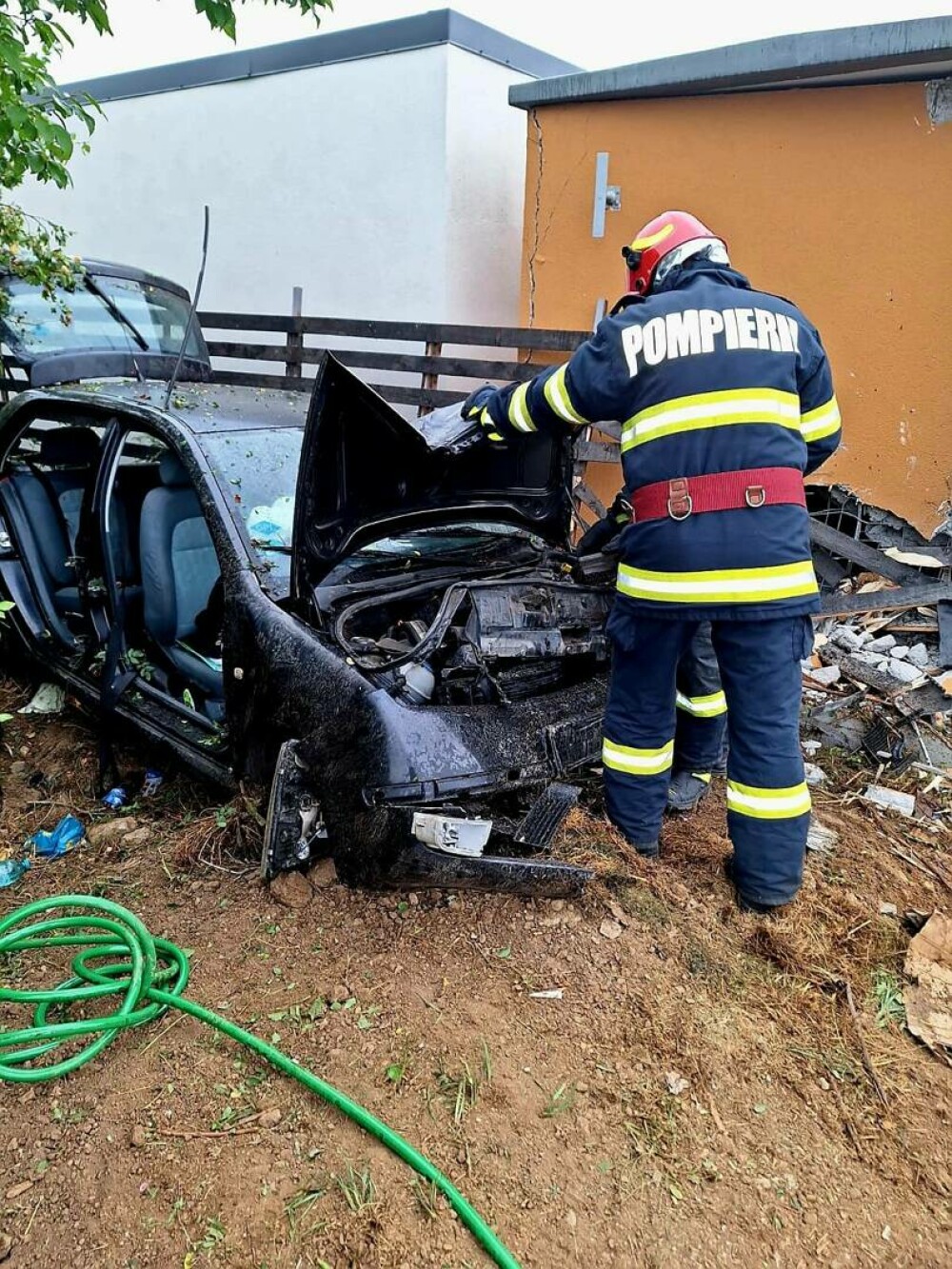 Accident cu patru victime în judeţul Giurgiu. Printre persoanele rănite se numără și un copil de 5 ani | FOTO - Imaginea 1