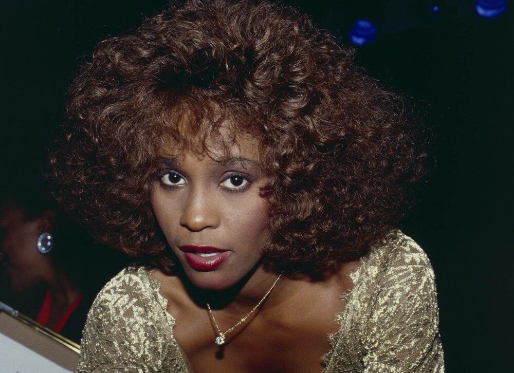 Whitney Houston ar fi împlinit 60 de ani pe 9 august 2023. Viața artistei care a murit accidental la 48 de ani. GALERIE FOTO - Imaginea 6