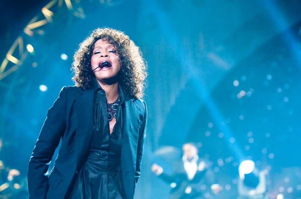 Whitney Houston ar fi împlinit 60 de ani pe 9 august 2023. Viața artistei care a murit accidental la 48 de ani. GALERIE FOTO - Imaginea 21