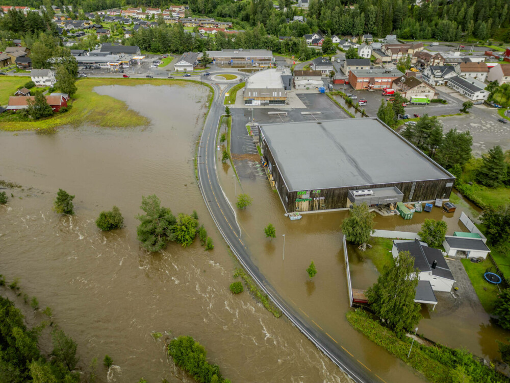 Mii de persoane, evacuate din Norvegia măturată de inundații. „Ne aflăm într-o situaţie de urgenţă de dimensiuni naţionale” - Imaginea 16