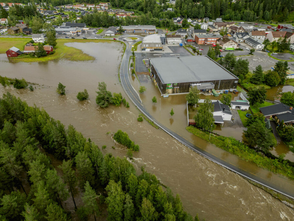 Mii de persoane, evacuate din Norvegia măturată de inundații. „Ne aflăm într-o situaţie de urgenţă de dimensiuni naţionale” - Imaginea 17