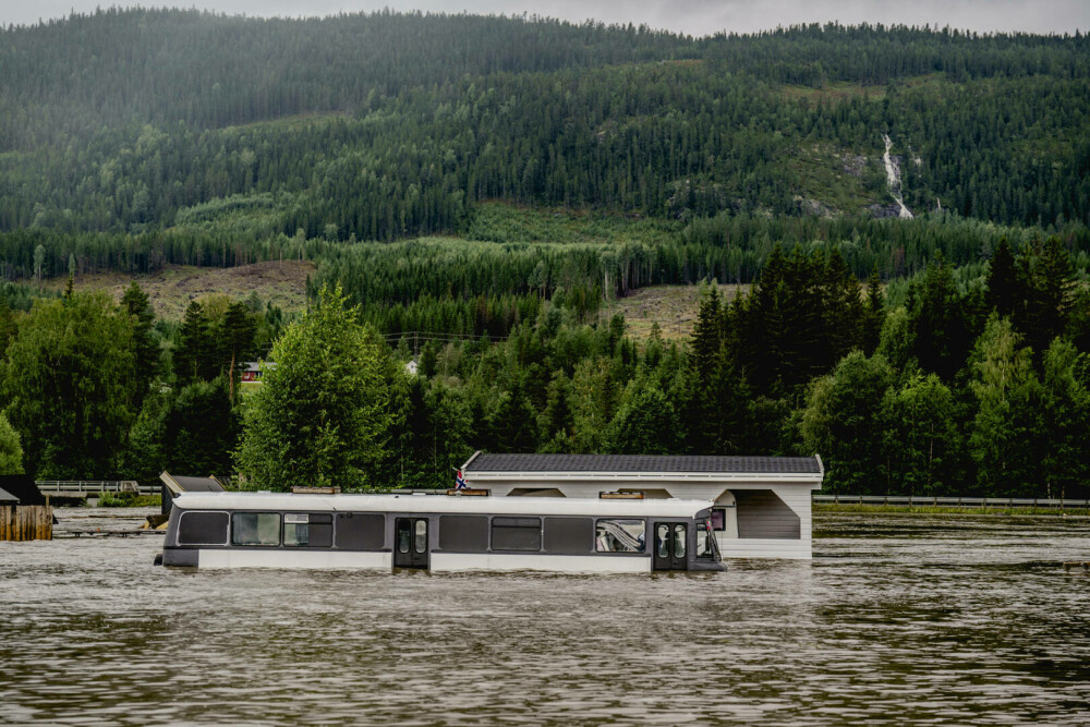Mii de persoane, evacuate din Norvegia măturată de inundații. „Ne aflăm într-o situaţie de urgenţă de dimensiuni naţionale” - Imaginea 36