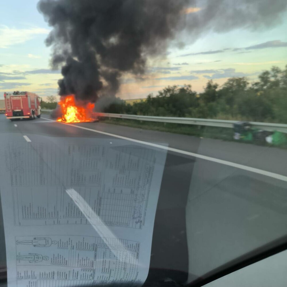 O mașină a luat foc pe Autostrada Bucureşti - Piteşti. Nu sunt victime | FOTO - Imaginea 3