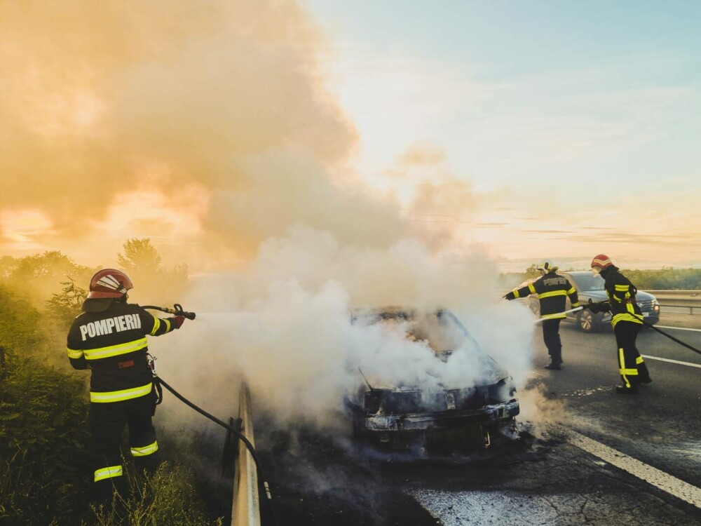 O mașină a luat foc pe Autostrada Bucureşti - Piteşti. Nu sunt victime | FOTO - Imaginea 6