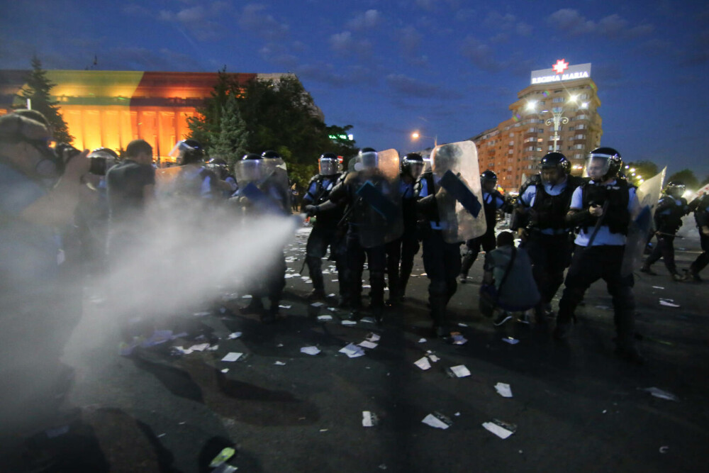 Manifestație în Piaţa Victoriei la cinci ani de la evenimetele din 10 august 2018. „Înlăcrimaţi, dar nu de la gaze” | FOTO - Imaginea 14