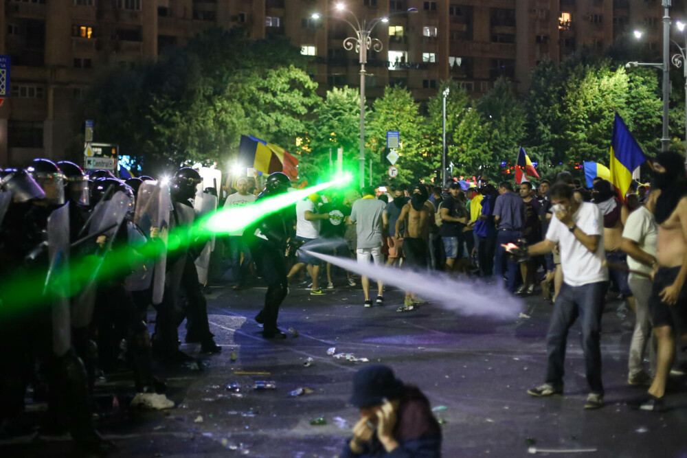 Manifestație în Piaţa Victoriei la cinci ani de la evenimetele din 10 august 2018. „Înlăcrimaţi, dar nu de la gaze” | FOTO - Imaginea 13