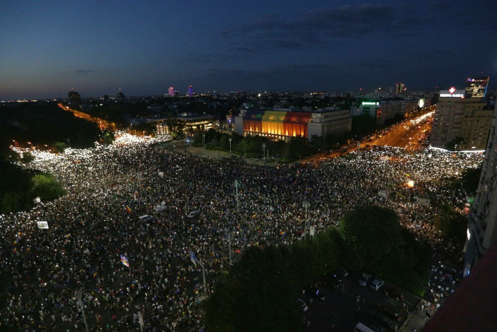 Manifestație în Piaţa Victoriei la cinci ani de la evenimetele din 10 august 2018. „Înlăcrimaţi, dar nu de la gaze” | FOTO - Imaginea 3