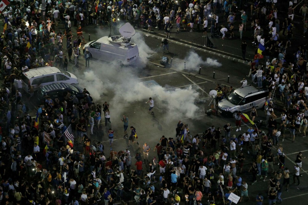 5 ani de la violențele din 10 august. GALERIE FOTO cu protestatarii agresați de forțele de ordine - Imaginea 14