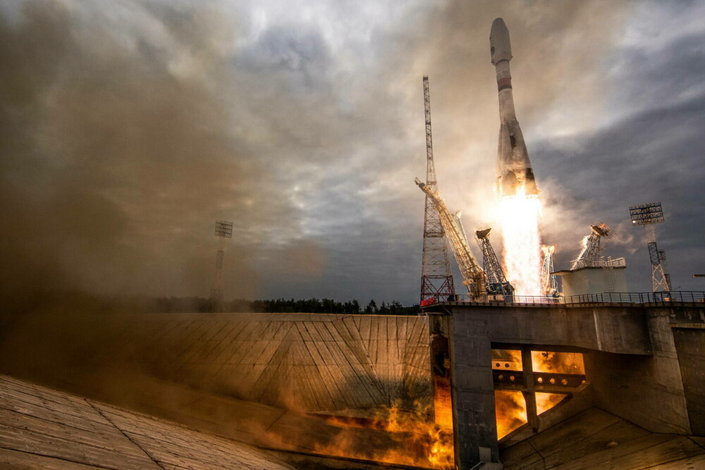 Rusia a lansat prima sa misiune pe Lună după aproape o jumătate de secol. Vor depozitele de apă GALERIE FOTO & VIDEO - Imaginea 1