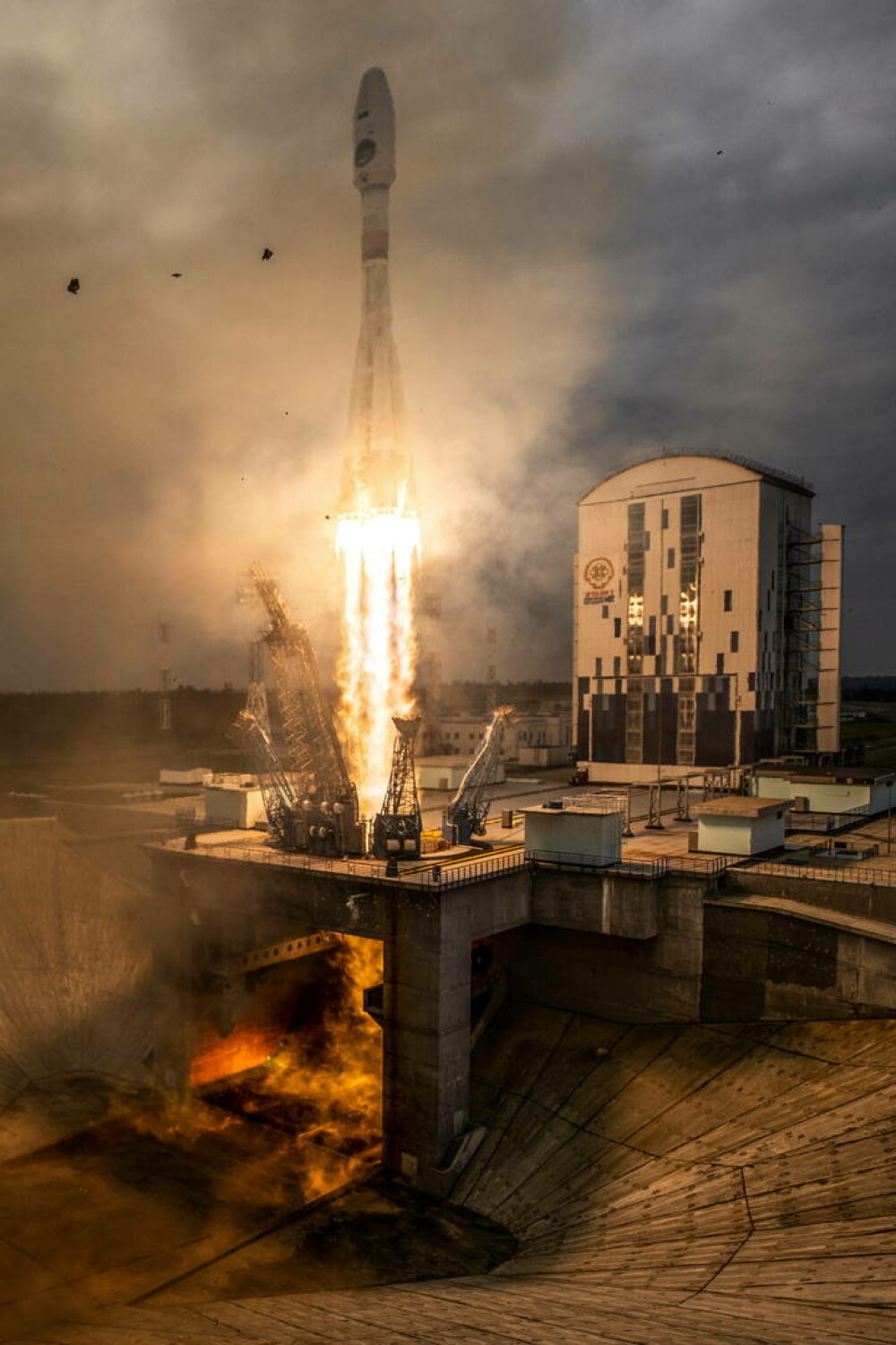 Rusia a lansat prima sa misiune pe Lună după aproape o jumătate de secol. Vor depozitele de apă GALERIE FOTO & VIDEO - Imaginea 4